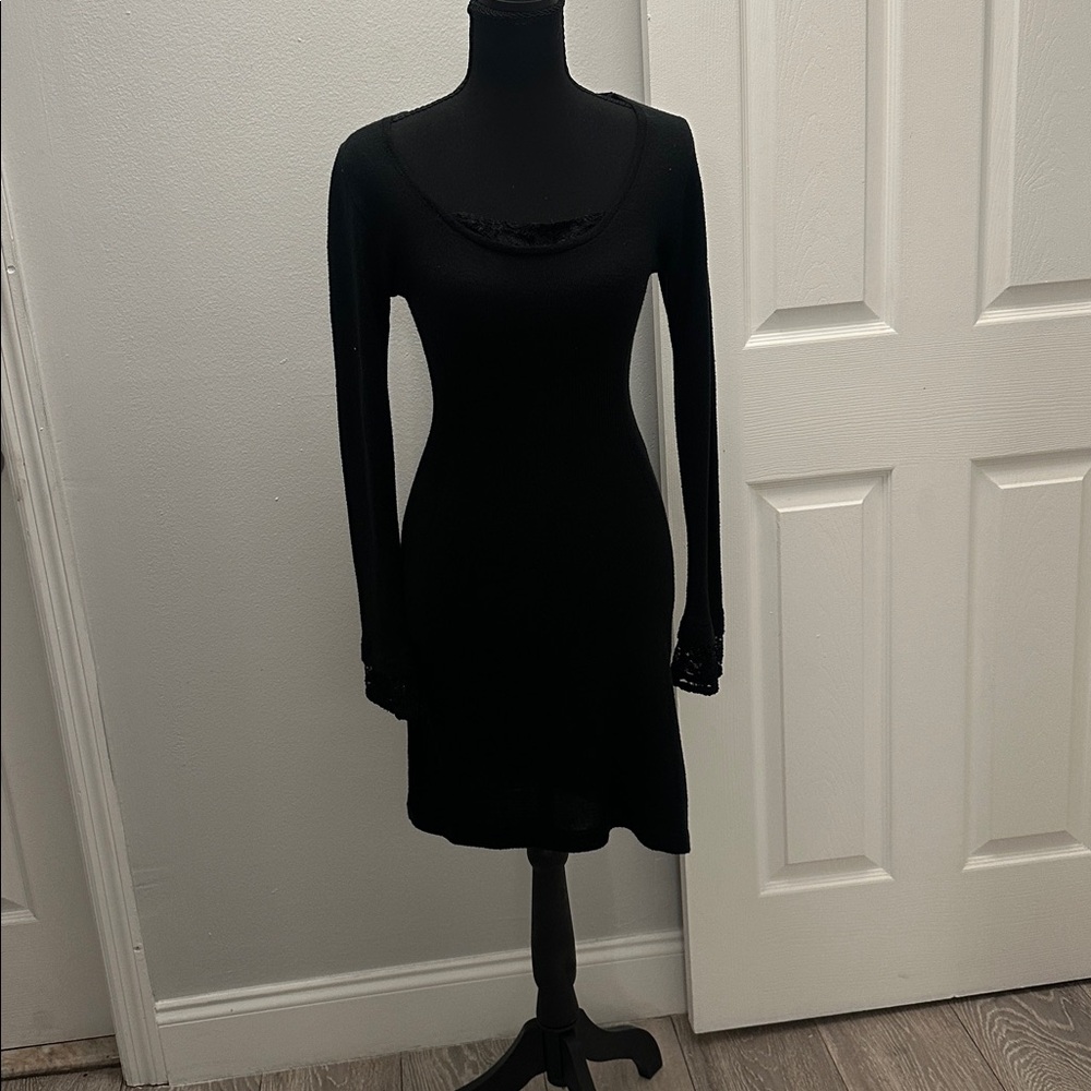 VENUS Chic Black Long Sleeve Dress